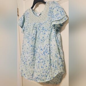 Liz Claiborne Seagreen And Blue Flowers Dizzy Print Top. Size M